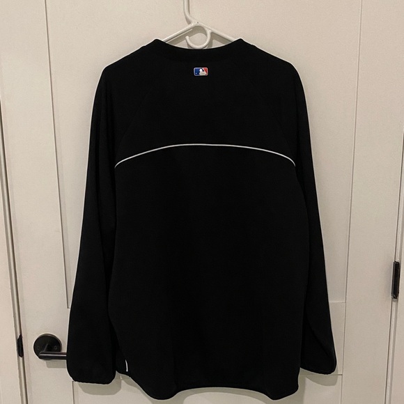 Majestic Black Sweatshirt with Phillies Logo - Picture 3 of 6